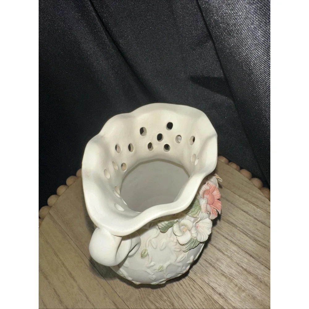 VTG Capodimonte Style Porcelain Vase with Applied Roses and it's original box